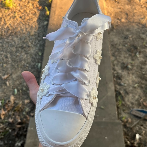 Wedding Shoes - BRAND NEW Decorated Chuck Taylor Converses - Picture 7 of 7